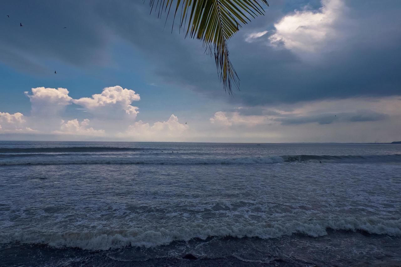 Umadewi Surf & Retreat Pulukan Exterior foto